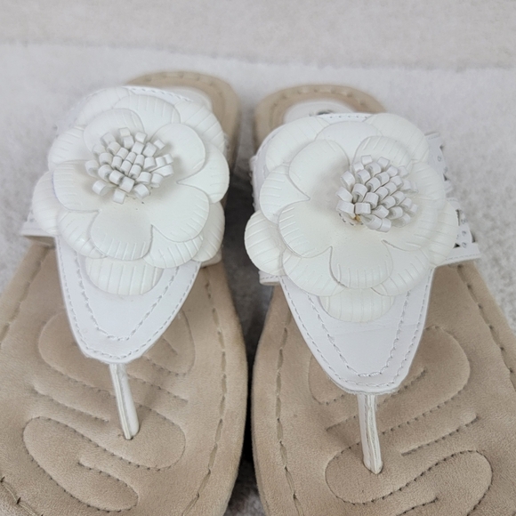 Cliffs By White Mountain Women's White Blooming Floral Cynthia Sandal Sz 8 - Picture 6 of 13